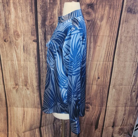 White House Black Market Top Size M Blues - Picture 2 of 12